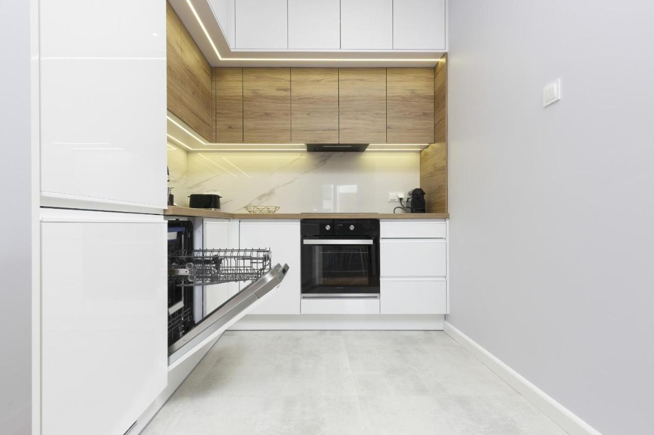 Apartament Dom Przy Okrzei By Renters Prestige Varsovie Extérieur photo